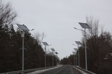 Велике будівництво: на мосту в Новоайдарі монтують освітлення