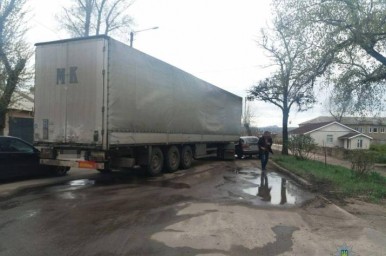 В Рубежном произошло ДТП с участием грузовика