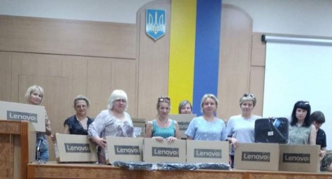 Вчителі Луганщини отримали для роботи 676 ноутбуків