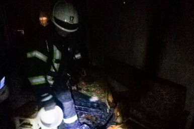Спасатели вынесли из горящей квартиры в Северодонецке женщину в бессознательном состоянии