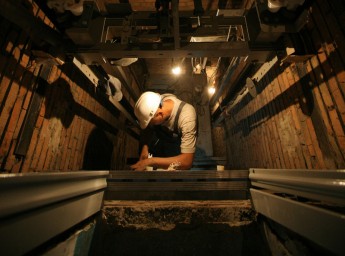 За неделю северодончане 110 раз обращались за помощью к коммунальщикам из-за проблем с лифтами