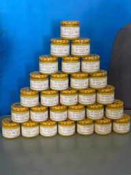 На Луганщині благодійний фонд екс-нардепа роздає іменні баночки меду в обмін на персональні дані