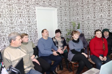 В містах Курахове та Красногорівка громадські активісти провели публічні консультації з метою підвищ