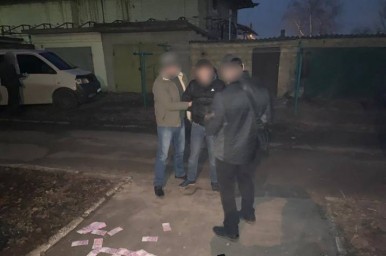 На Луганщине двое полицейских задержаны за продажу наркотиков