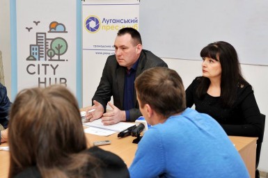 Представители власти и общественности обсудили перспективы развития мира на Луганщине